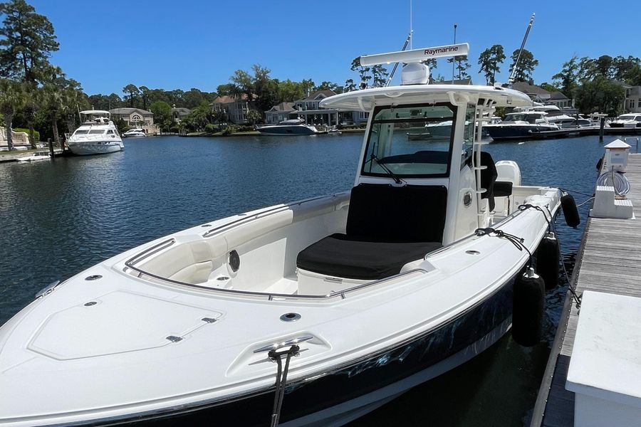 2019 Boston Whaler 330 Outrage