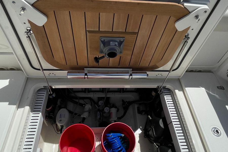 2019 Boston Whaler 330 Outrage