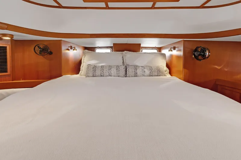 Avventura Yacht Photos Pics Luxurious cabin interior of 2009 Hylas 46 yacht with cozy bedding.