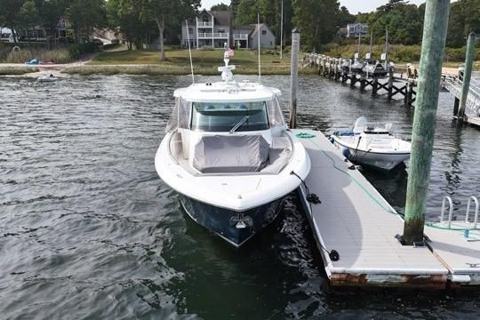 2021 Tiara Sport 43 