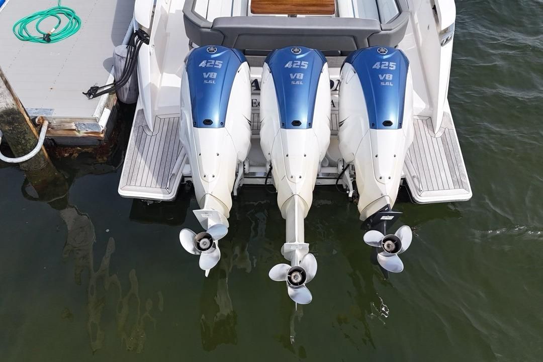 2021 Tiara Sport 43 