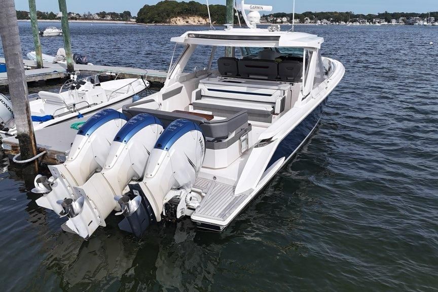 2021 Tiara Sport 43 