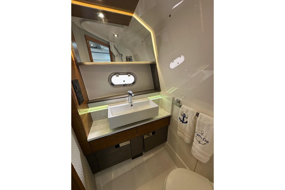 2021 Tiara Sport 43 