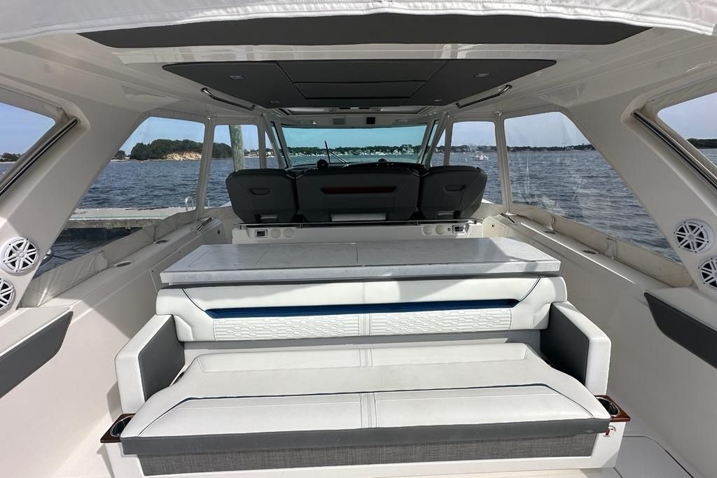 2021 Tiara Sport 43 