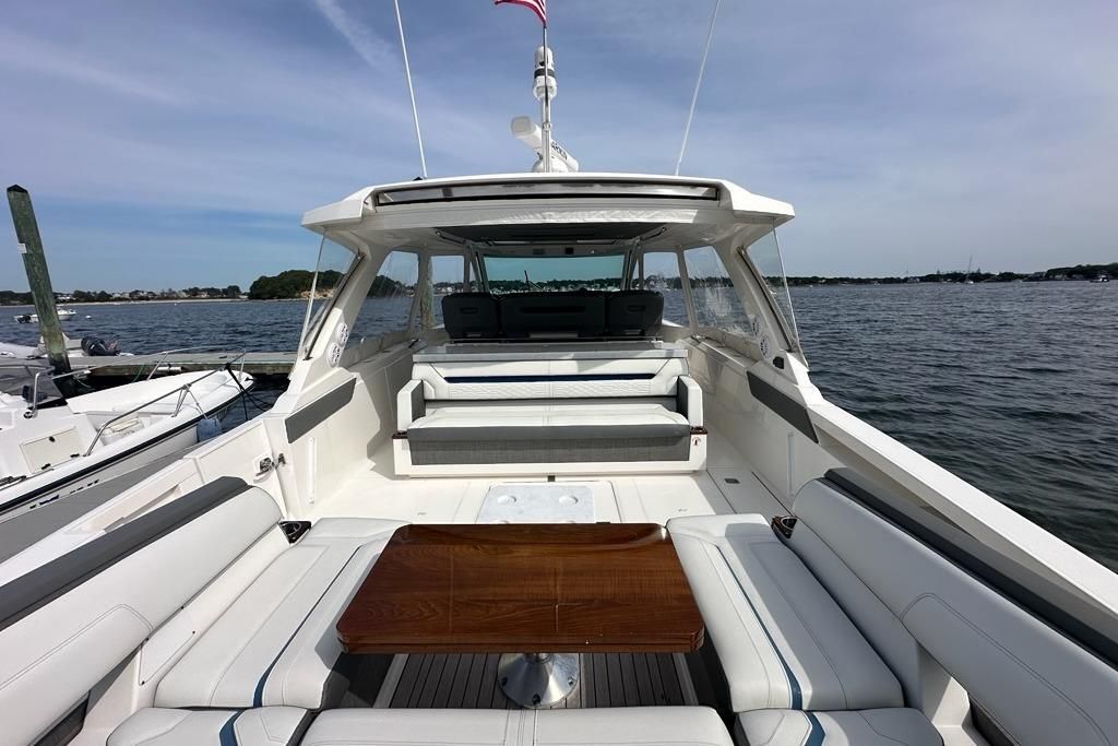 2021 Tiara Sport 43 