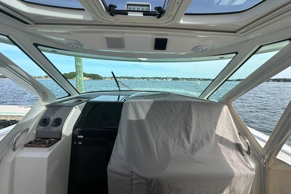 2021 Tiara Sport 43 