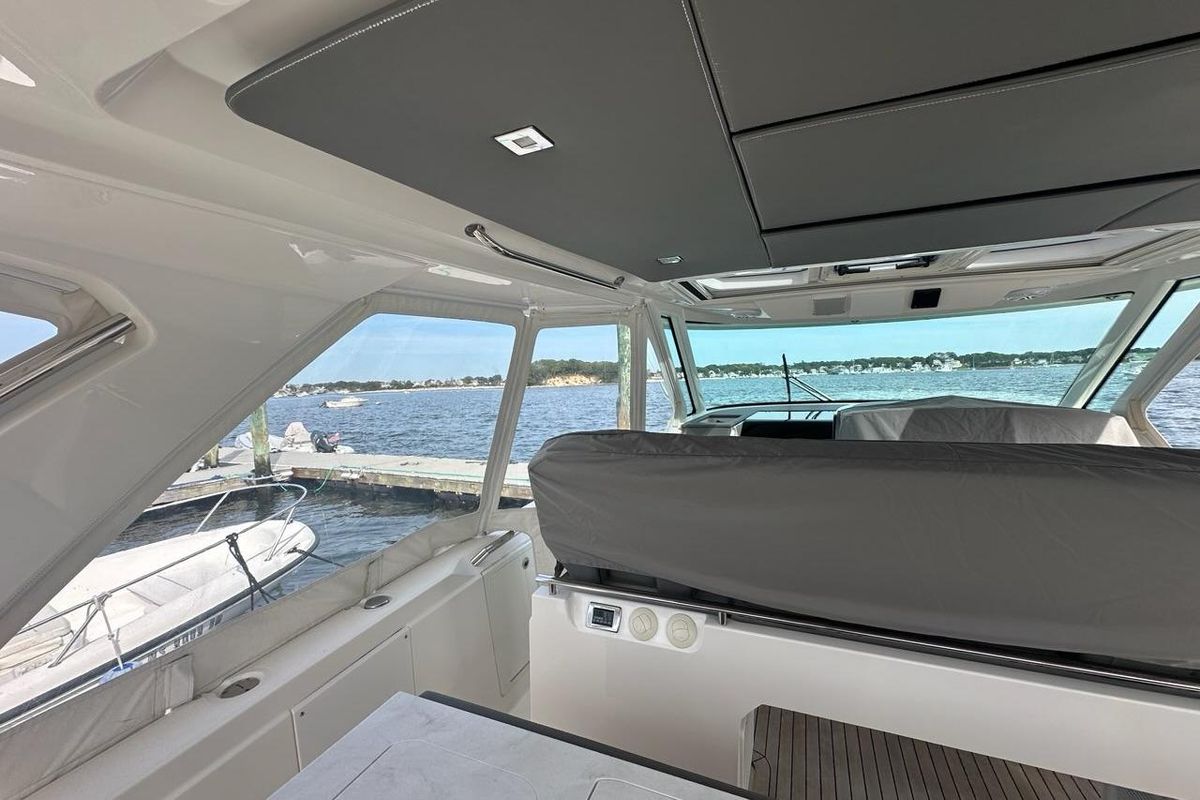 2021 Tiara Sport 43 