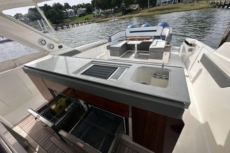 2021 Tiara Sport 43 