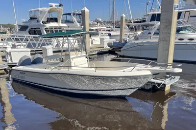 2001 Pursuit 2470 Center Console