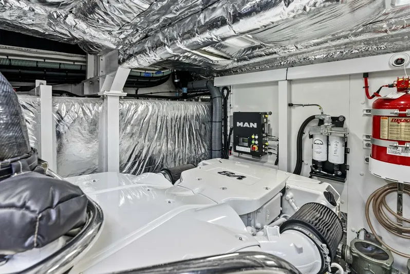 Day Late Dollar Short VI Yacht Photos Pics 2020 Princess S62 - Image 54