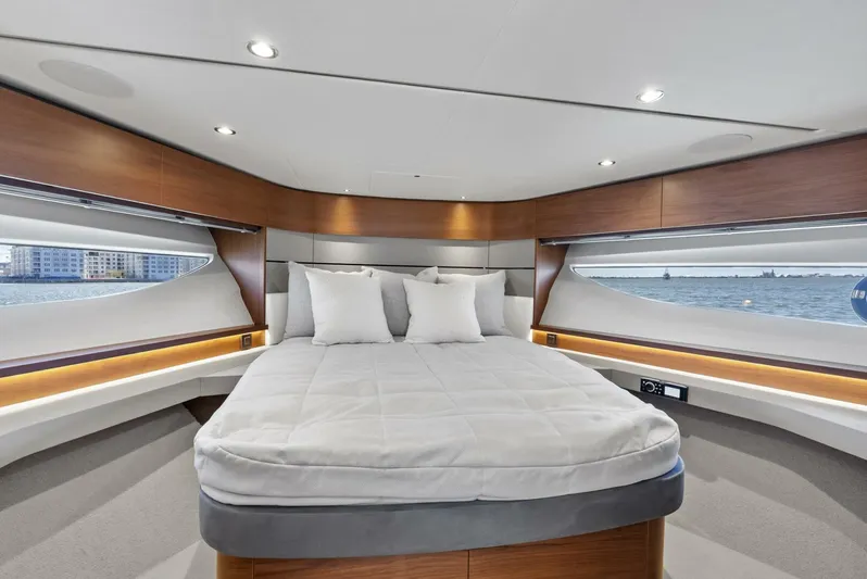 Day Late Dollar Short VI Yacht Photos Pics 2020 Princess S62 - Image 34