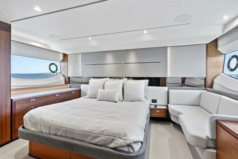 Day Late Dollar Short VI Yacht Photos Pics 2020 Princess S62 - Image 27