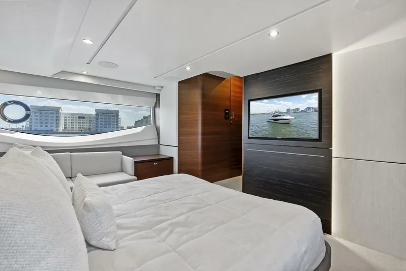 Day Late Dollar Short VI Yacht Photos Pics 2020 Princess S62 - Image 32