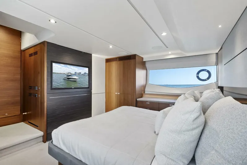 Day Late Dollar Short VI Yacht Photos Pics 2020 Princess S62 - Image 30