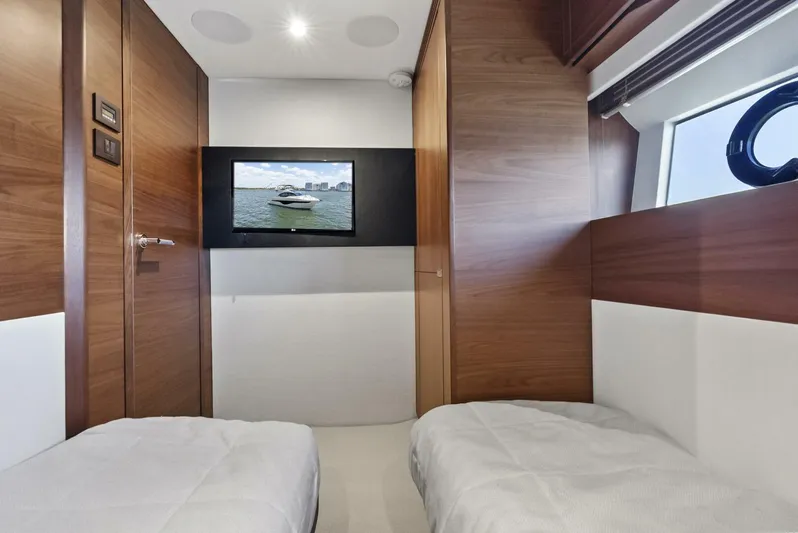 Day Late Dollar Short VI Yacht Photos Pics 2020 Princess S62 - Image 41