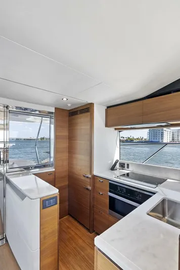 Day Late Dollar Short VI Yacht Photos Pics 2020 Princess S62 - Image 15