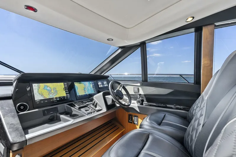 Day Late Dollar Short VI Yacht Photos Pics 2020 Princess S62 - Image 24