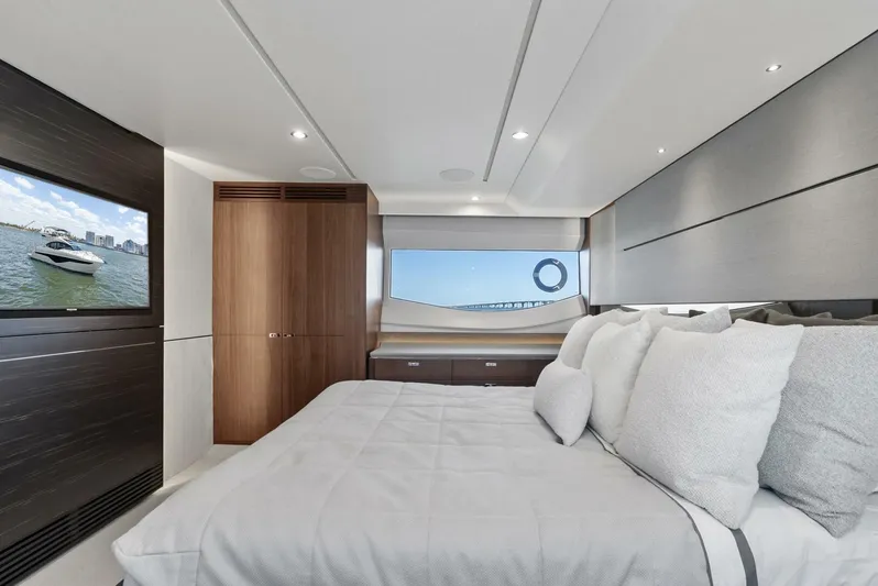 Day Late Dollar Short VI Yacht Photos Pics 2020 Princess S62 - Image 29