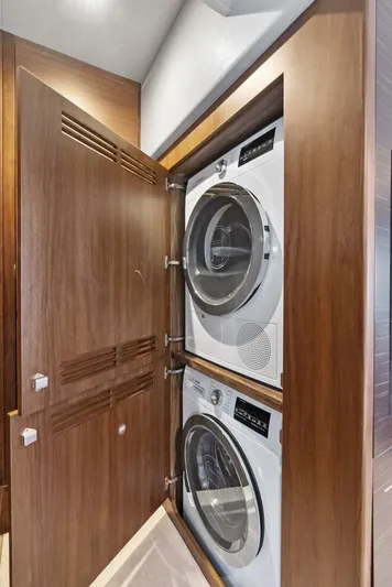 Day Late Dollar Short VI Yacht Photos Pics 2020 Princess S62 - Image 42