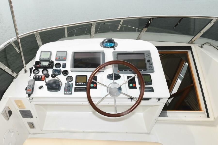 2006 Navigator 5100 Pilothouse