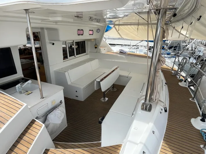 Patange II Yacht Photos Pics Spacious deck of 2009 Lagoon 440 catamaran with seating and teak flooring.