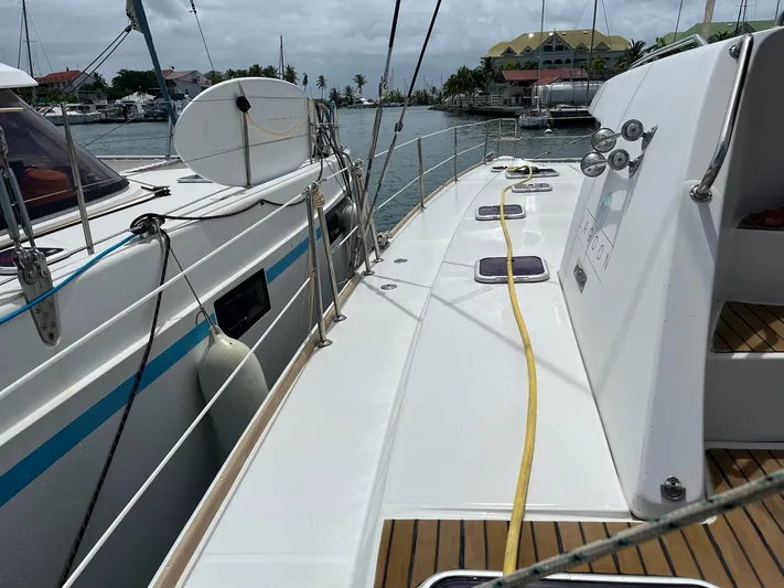 Patange II Yacht Photos Pics Lagoon 440 catamaran docked at marina, showcasing deck and rigging, 2009 model.