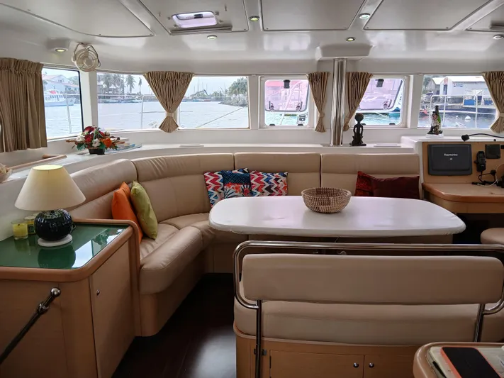 Patange II Yacht Photos Pics Luxurious interior of a 2009 Lagoon 440 catamaran with plush seating and elegant decor.