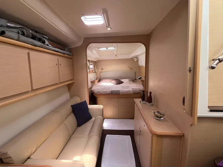 Patange II Yacht Photos Pics Interior of 2009 Lagoon 440 yacht with cozy bedroom and seating area.