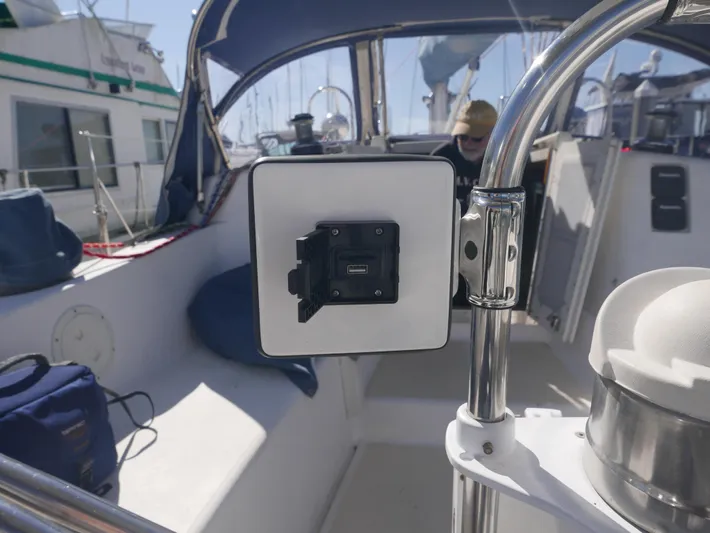 Legacy Yacht Photos Pics 