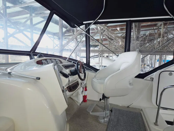 Mad Mary Yacht Photos Pics 2004 Meridian 381 Sedan helm with white captain's chair and steering wheel.