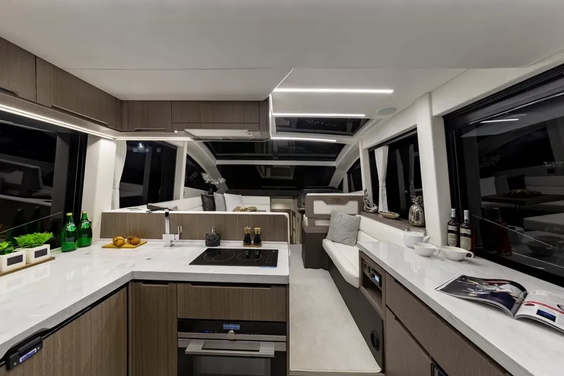  Yacht Photos Pics 2023-Galeon-470-SKY-MarineMax