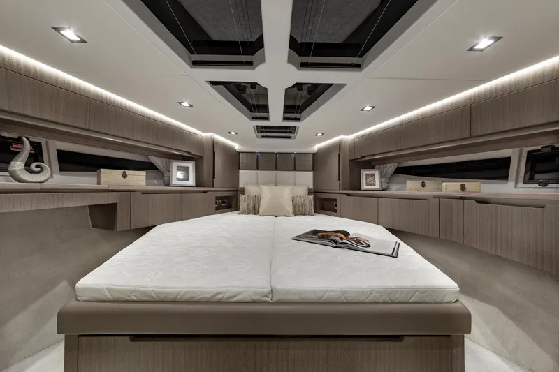  Yacht Photos Pics 2023-Galeon-470-SKY-MarineMax