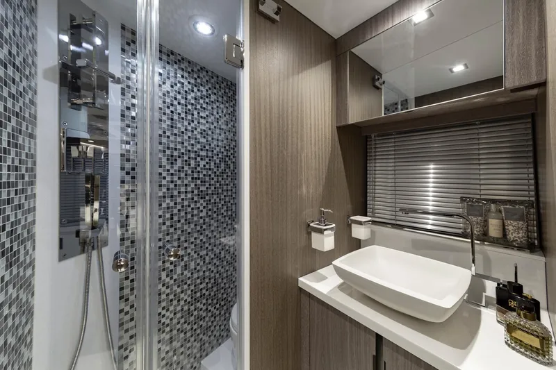  Yacht Photos Pics 2023-Galeon-470-SKY-MarineMax