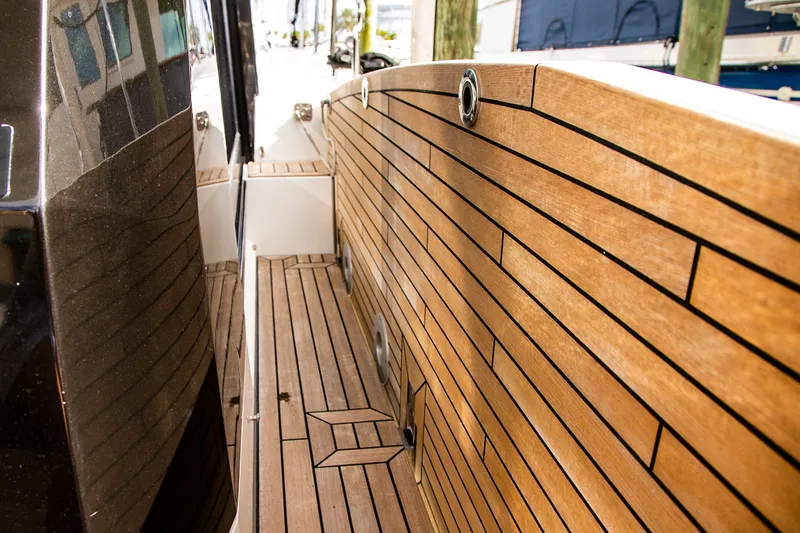  Yacht Photos Pics Teak deck of the 2024 Galeon 470 Sky yacht.