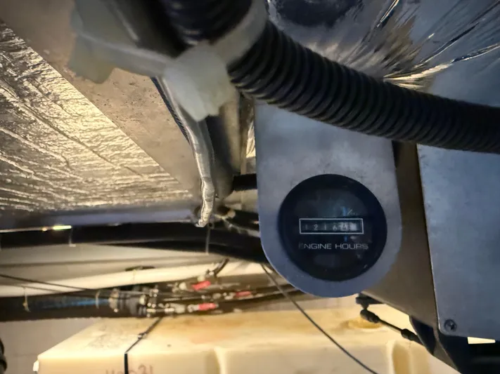 Captain & The Kids Yacht Photos Pics Engine hour meter in 1998 Carver 530 VOYAGER yacht engine room.