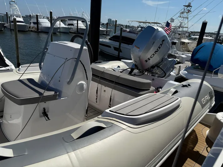 Captain & The Kids Yacht Photos Pics 