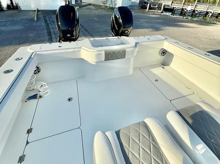  Yacht Photos Pics 2023 Freeman 34VH boat interior with dual engines, spacious deck, and cushioned seating.