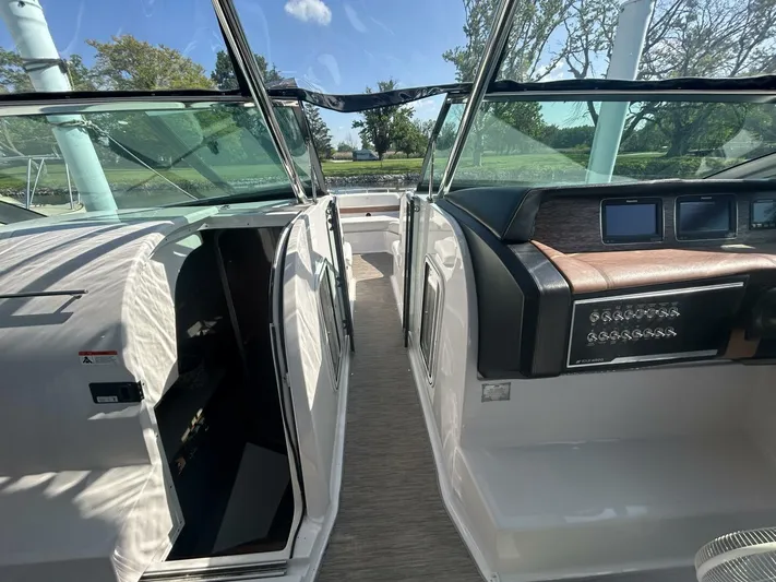  Yacht Photos Pics 2017 Four Winns H350 boat interior with open cabin doors and control panel.