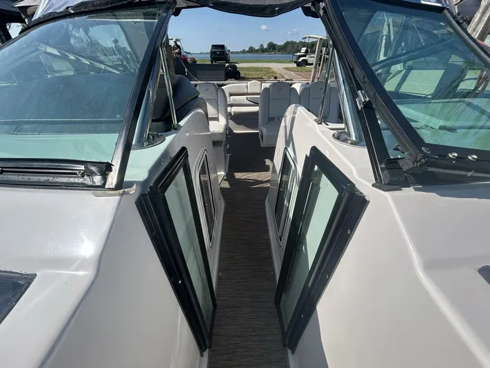  Yacht Photos Pics 2017 Four Winns H350 boat with open deck and seating area.