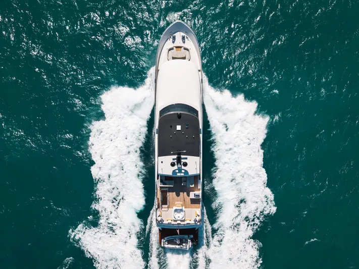 La-la-la Yacht Photos Pics 