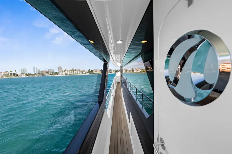 La-la-la Yacht Photos Pics 