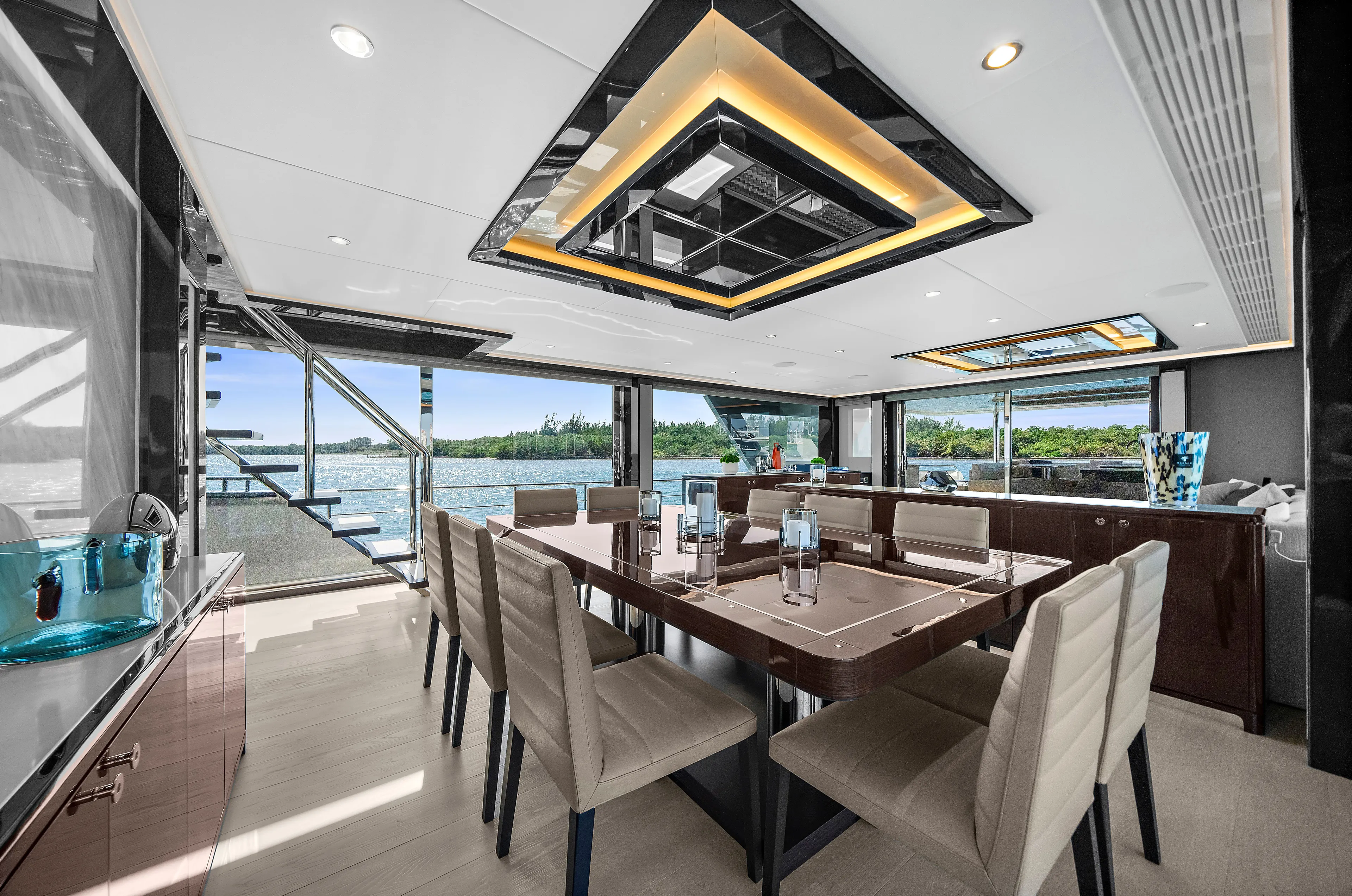 La-la-la Yacht Photos Pics Luxurious interior of Ocean Alexander 32 L yacht, 2024 model.