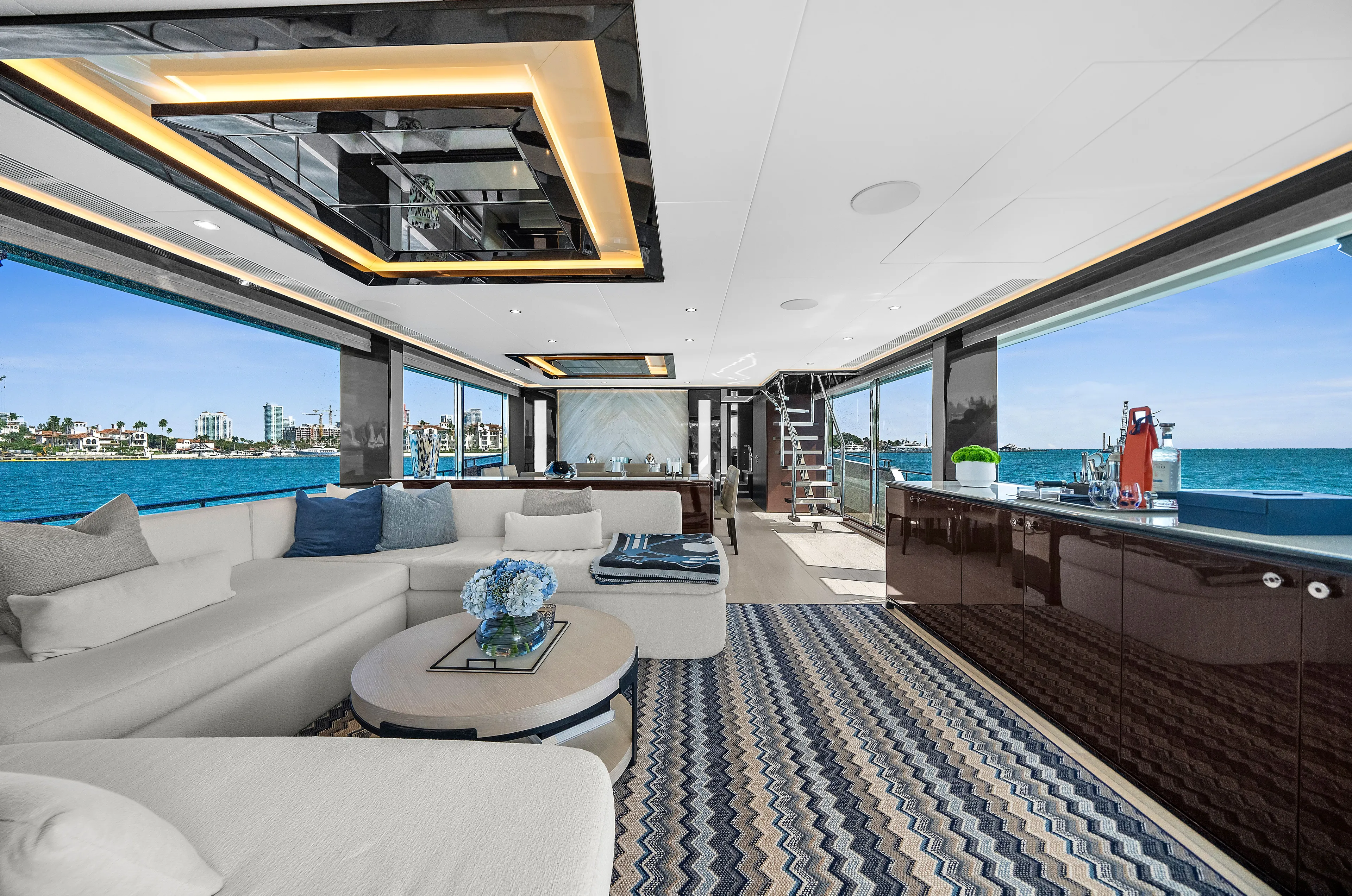 La-la-la Yacht Photos Pics Luxurious interior of Ocean Alexander 32 L yacht, 2024 model.