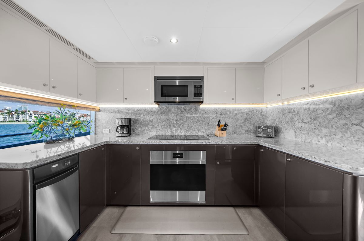 2024 Ocean Alexander 106 