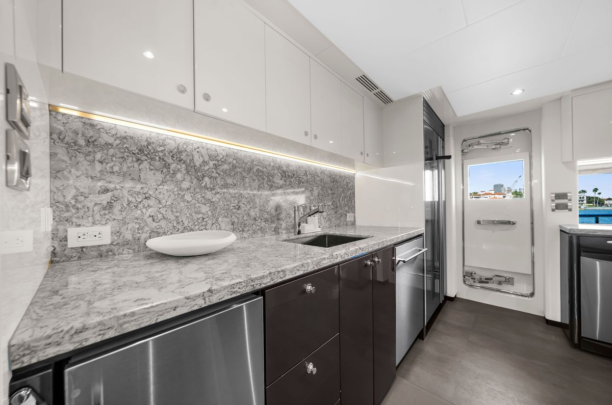 2024 Ocean Alexander 106 