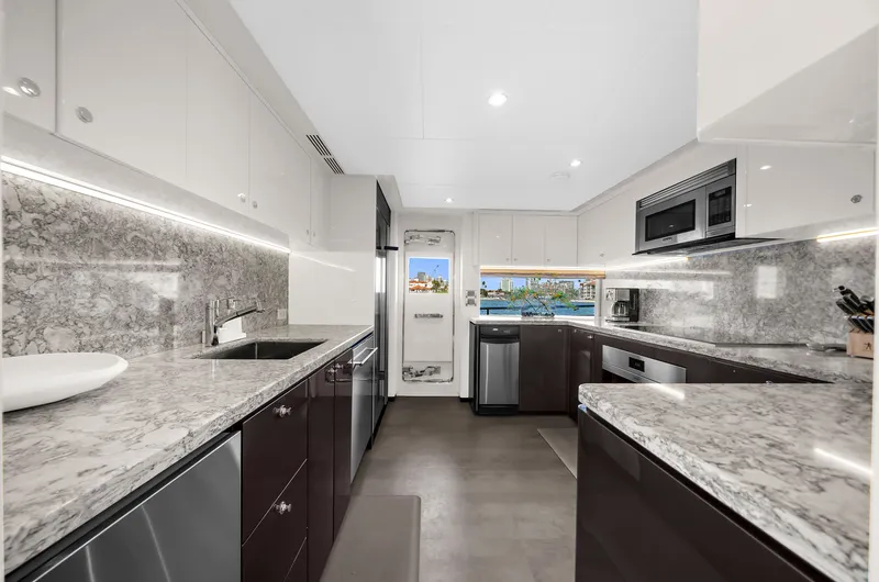 La-la-la Yacht Photos Pics 