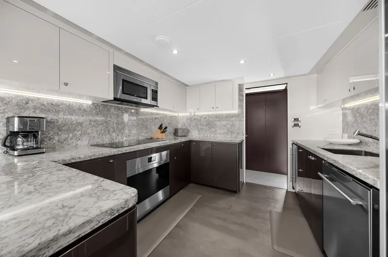 La-la-la Yacht Photos Pics 