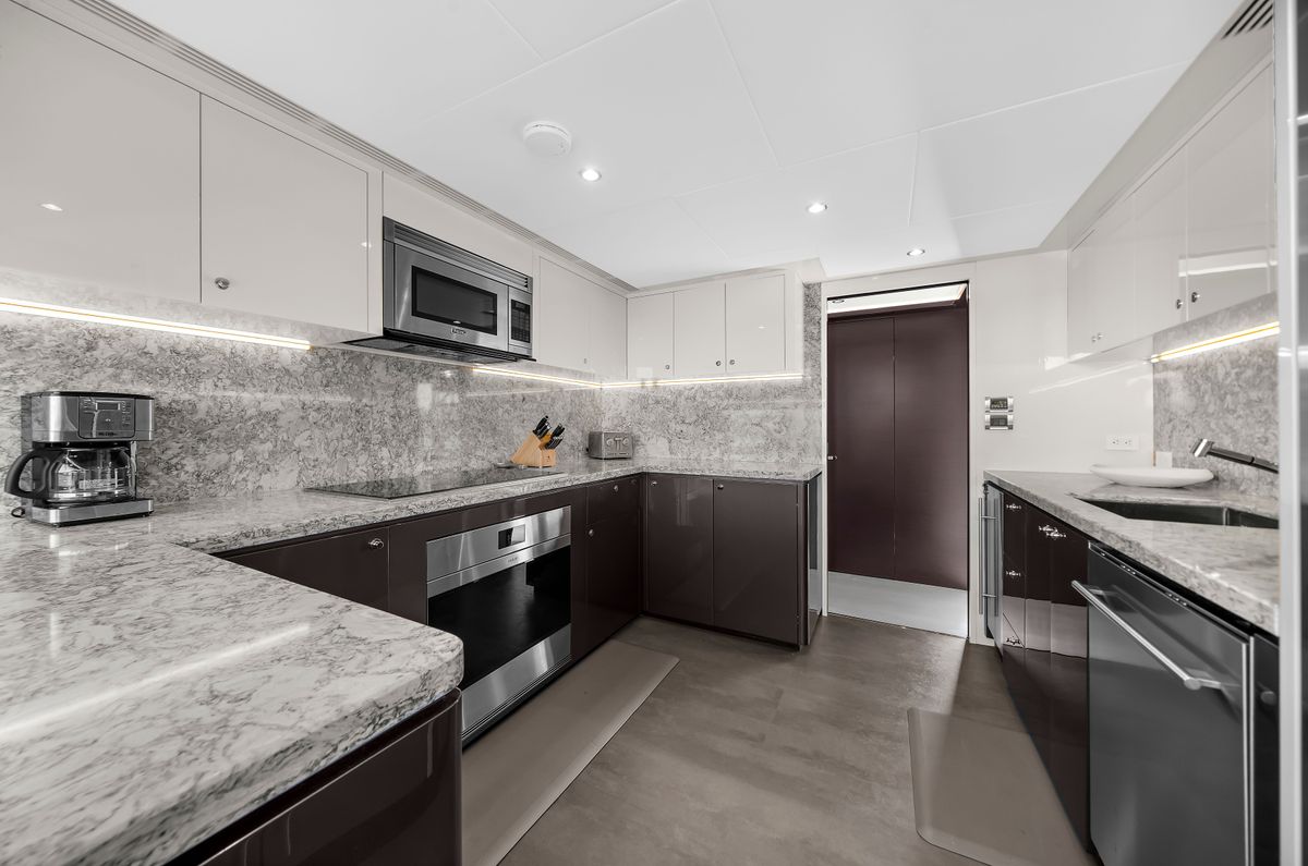 2024 Ocean Alexander 106 