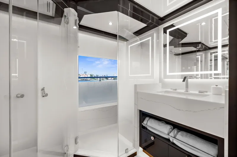 La-la-la Yacht Photos Pics 