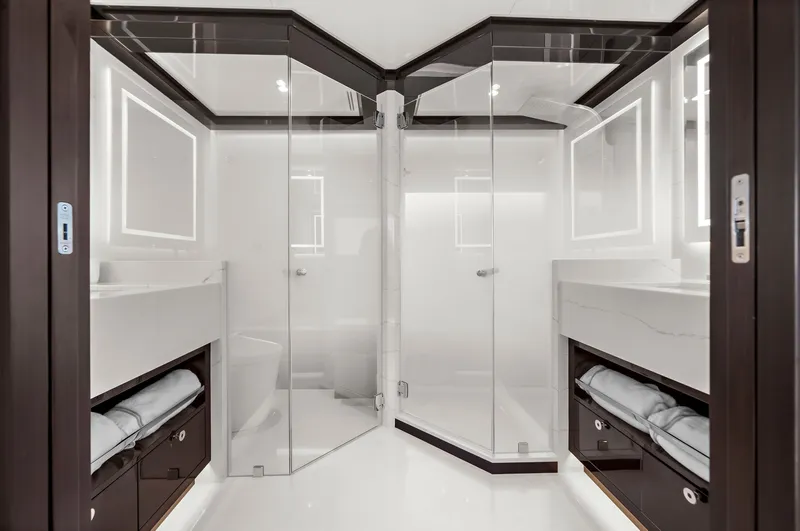 La-la-la Yacht Photos Pics 